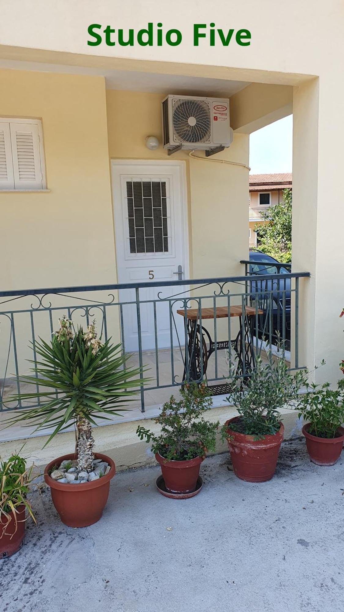 Kivotos Villa Studios Roda  Buitenkant foto